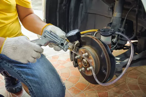 How to Bleed GMC Sierra Brakes